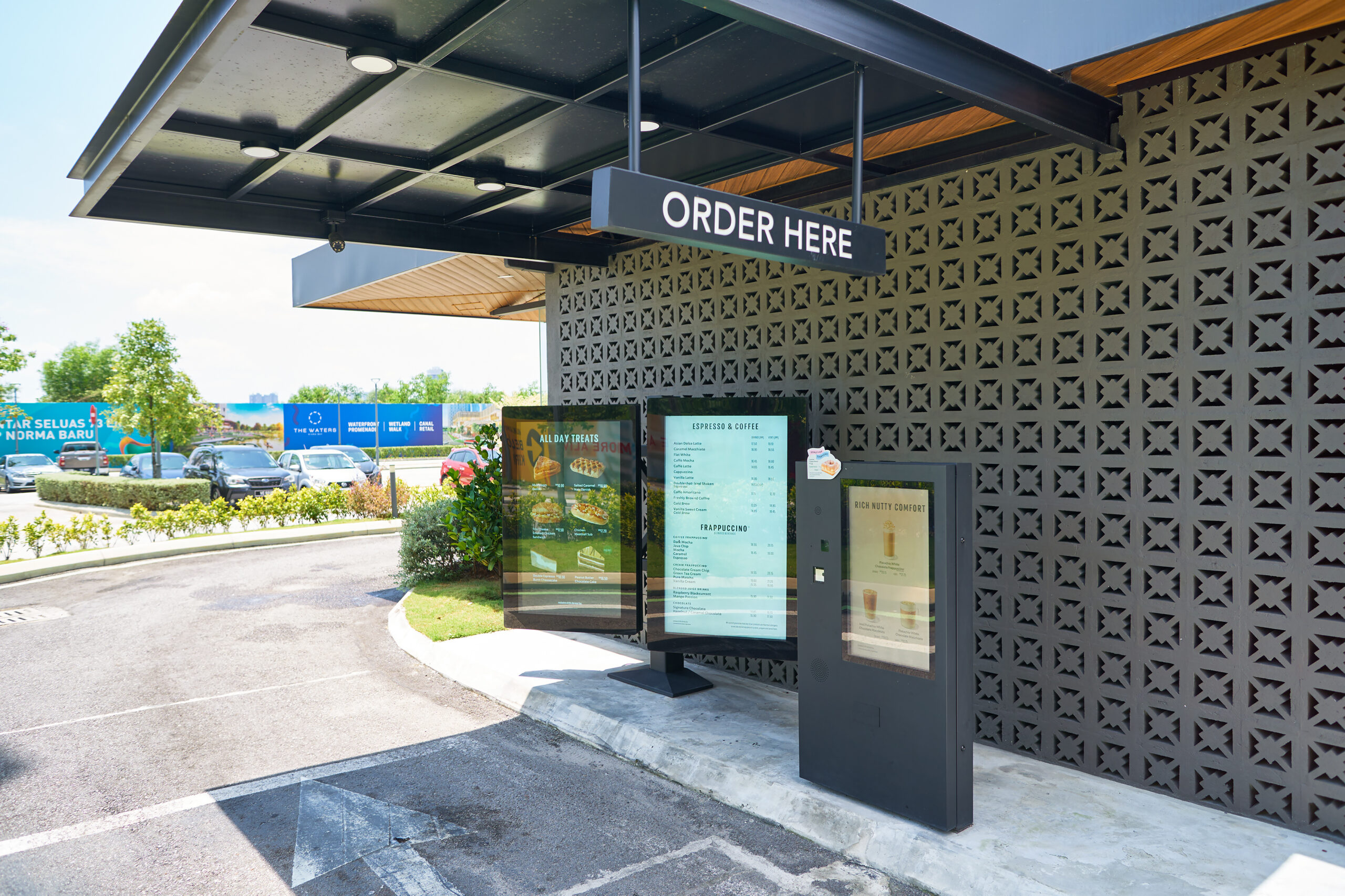 fast casual restaurant single lane drive-thru ready for pressure washing and exterior cleaning in roseville